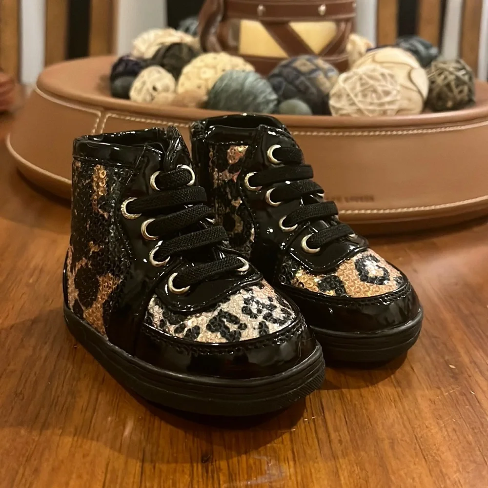 Michael Kors Baby Ivy Mist Baby Crib Booties Shoes new Infant black gold Girls 2
